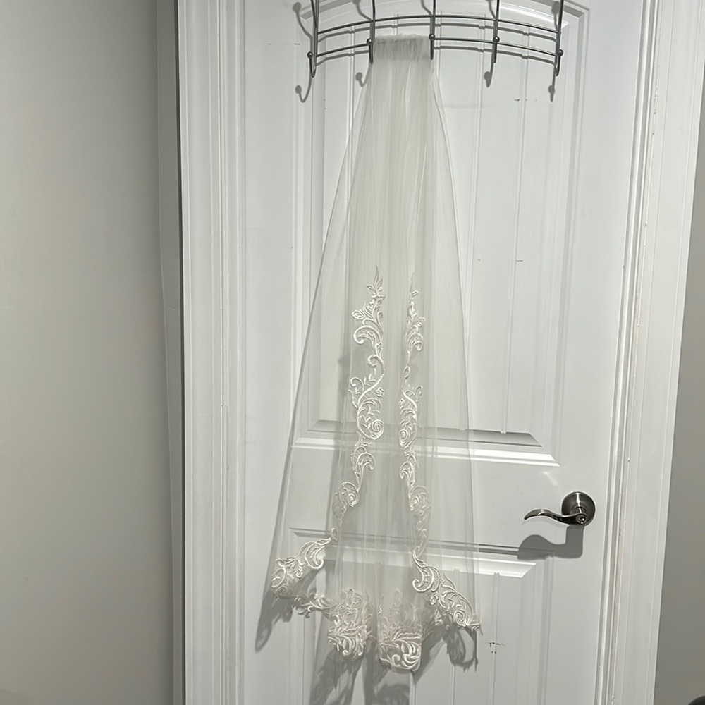 Bel Aire Bridal Veil, Ivory